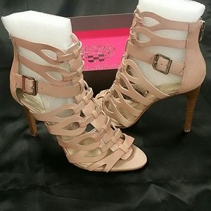 Vince Camuto