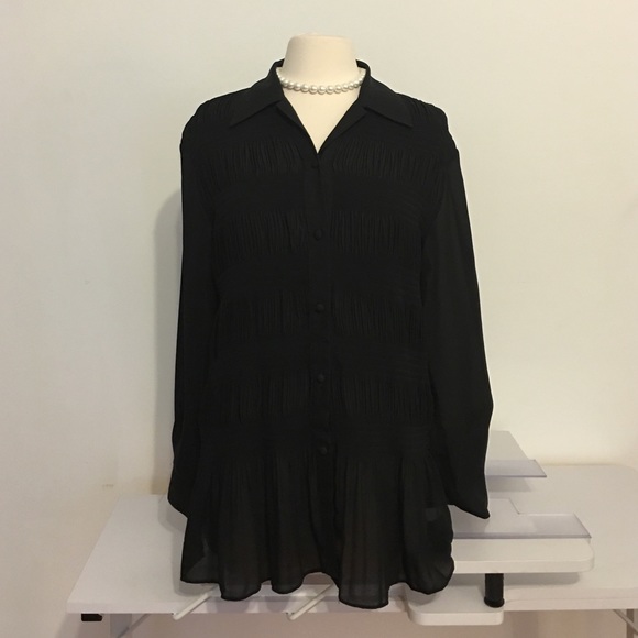 Elegant sheer top/overblouse w ruffle at bottom!