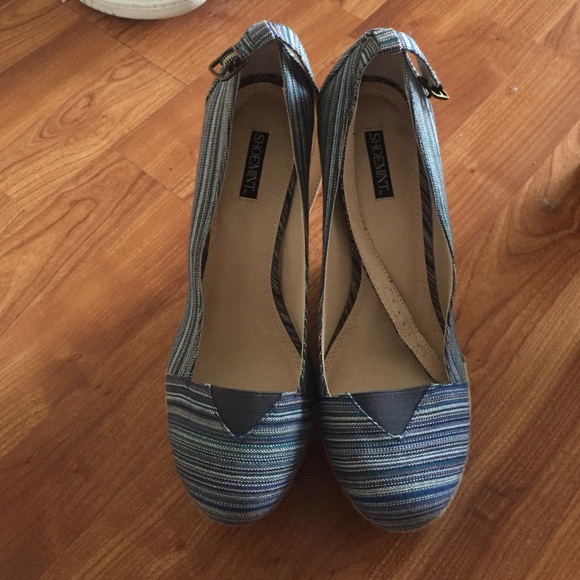 Blue wedges