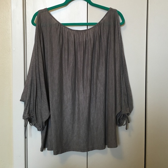 Long Sleeve Cut-Out Top - Picture 3 of 4