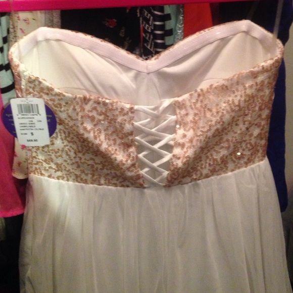 Dress - Picture 2 of 4