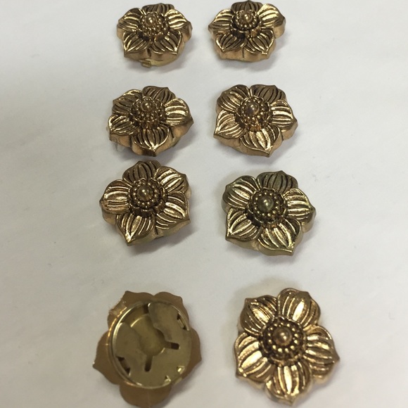 Beautiful Vintage Brass Flower Button Covers - Picture 2 of 3