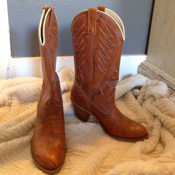 Acme Shoes - Great pair of ACME vintage brown cowboy boots!