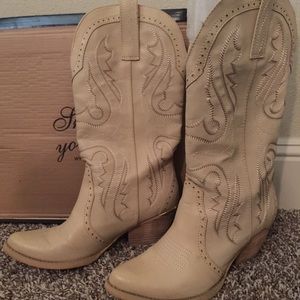 Cowgirl Boots! Very Volatile size 7, style Raspy