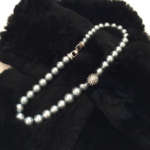 Gray faux pearls....necklace and bracelet - Picture 3 of 4