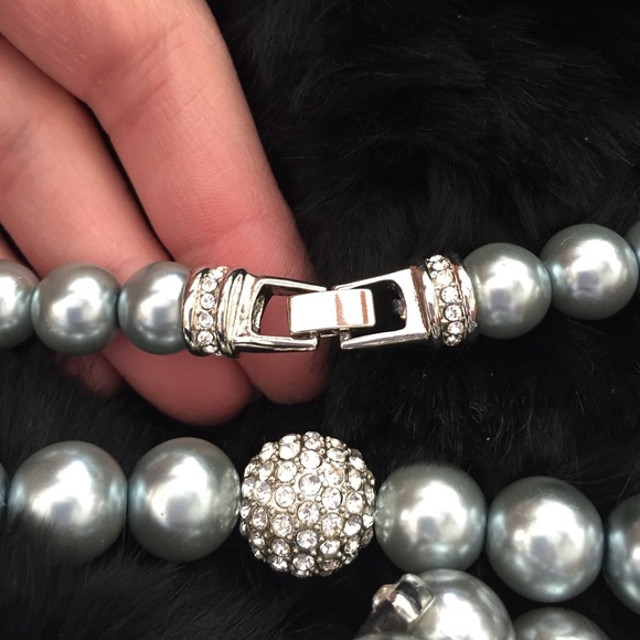 Gray faux pearls....necklace and bracelet - Picture 4 of 4