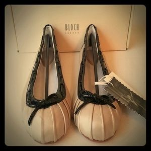 NEW IN BOX!! Bloch Ballet Flats
