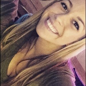 Meet your Posher, Ajha