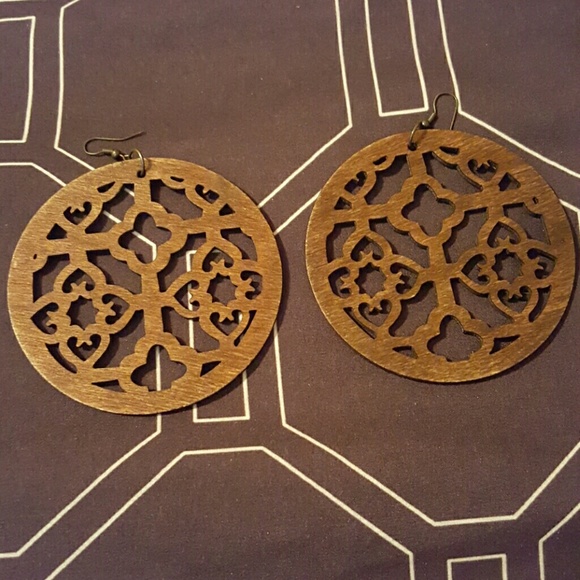 Wooden hoops earrings
