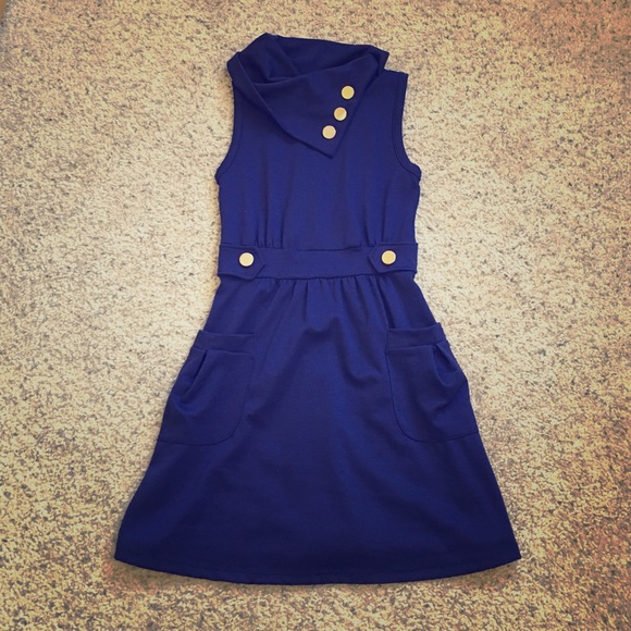 Bunched collar dress