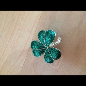 Charming Charlie elastic band shamrock ring