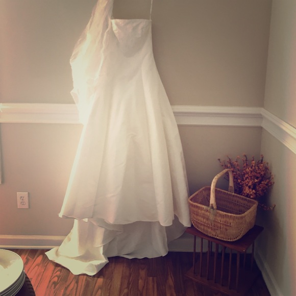Ivory Strapless Wedding Dress!