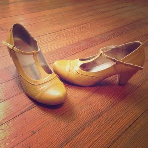 CHELSEA CREW SHOES, MALIBU T-STRAP PUMP IN MUSTARD