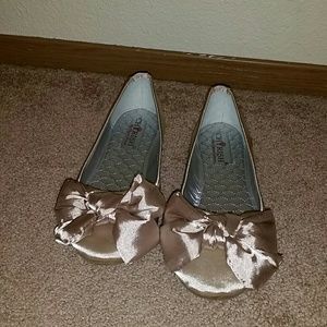 Lowered price! New!! Tan flats!