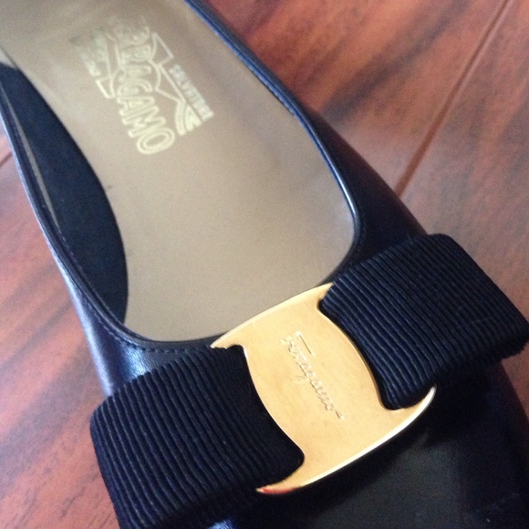 FLASH SALE Made in Italy 🇮🇹Ferragamo kitten heel