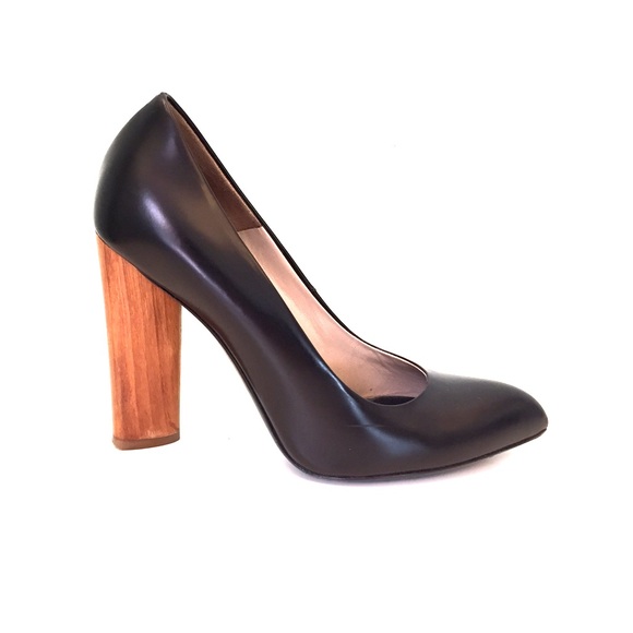 Yves Saint Laurent Charlotte black pumps