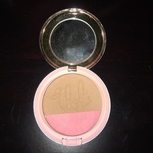 RiRi Loves Mac Hibiscus Kiss