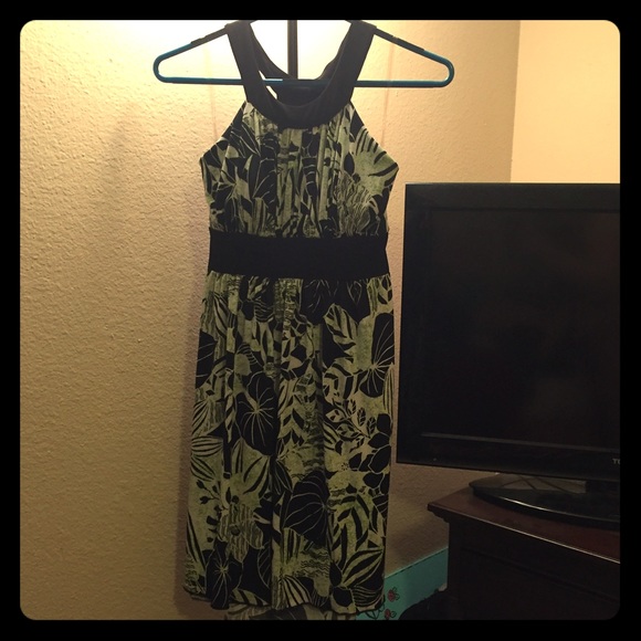 Beautiful lime white and black casual dress!