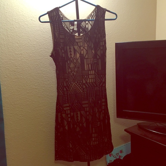 Beige and black cocktail dress! 🎀👗