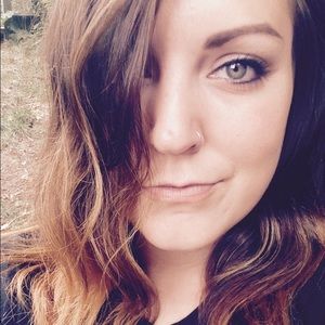 Meet your Posher, Holly