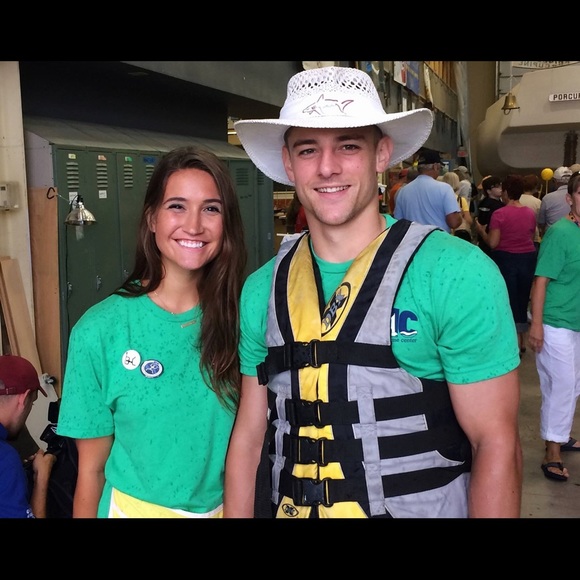 Meet your Posher, Kenzie - Picture 3 of 8