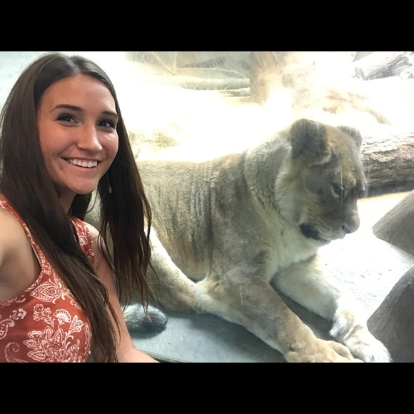 Meet your Posher, Kenzie - Picture 5 of 8