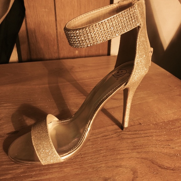 Beautiful gold studded heel