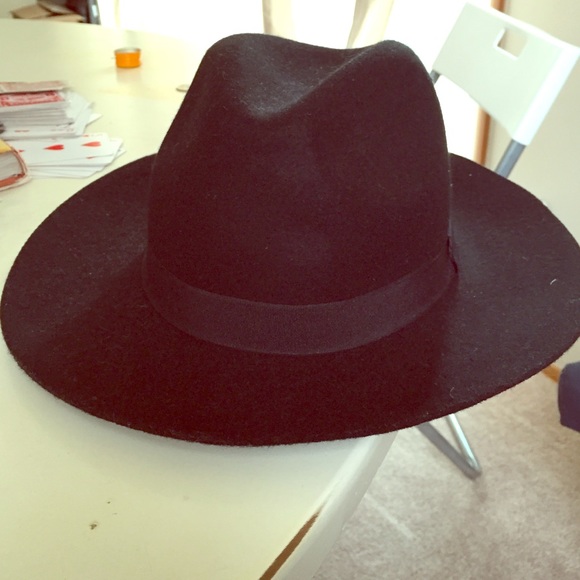 simply stated felt fedora-black