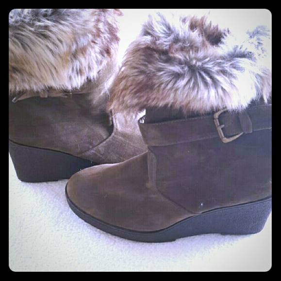 Forever 21 suede wedge fur boots