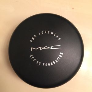 Mac nc30 pro long ware compact foundation!