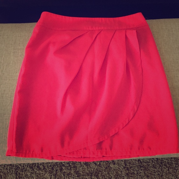 SALE!!! Make an offer 🍾Hot pink skirt