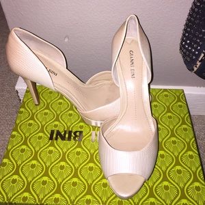 New Gianni Bini peep toe heels