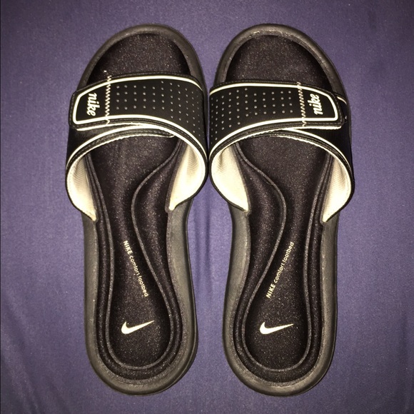 Black Nike Sandals