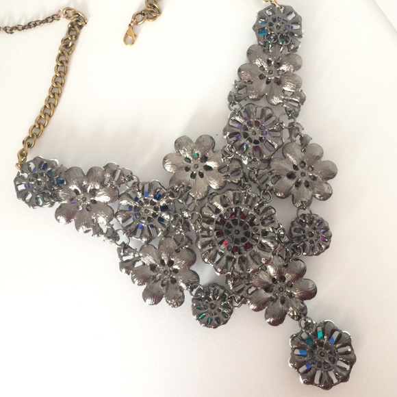 NEW Large Florette Statement Bib Necklace - Picture 4 of 4