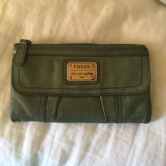 Fossil Wallet -- Seafoam Green