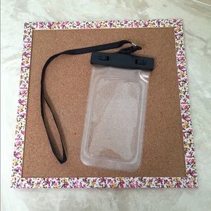 NWOT WATERPROOF IPHONE 6 HOLDER