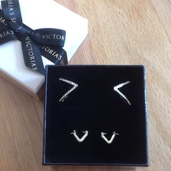💎Victoria's Secret Earring & Bracelet Set💎NWT - Picture 1 of 4