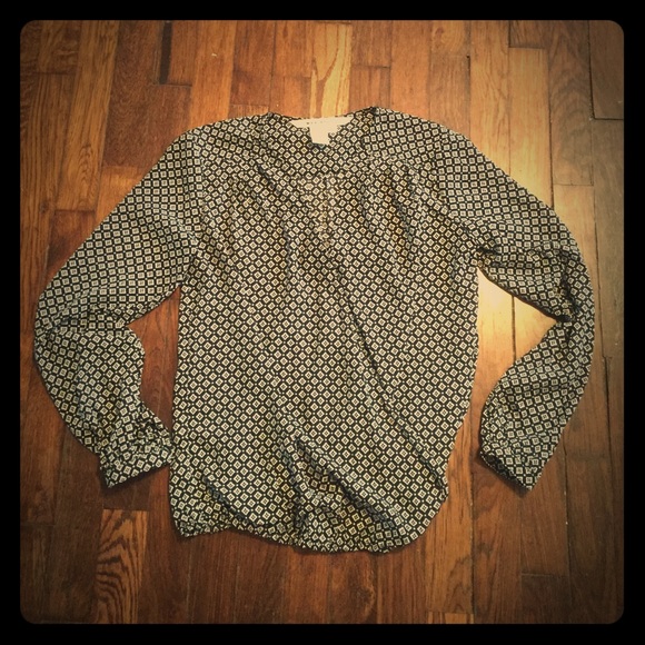 Long-sleeved blouse