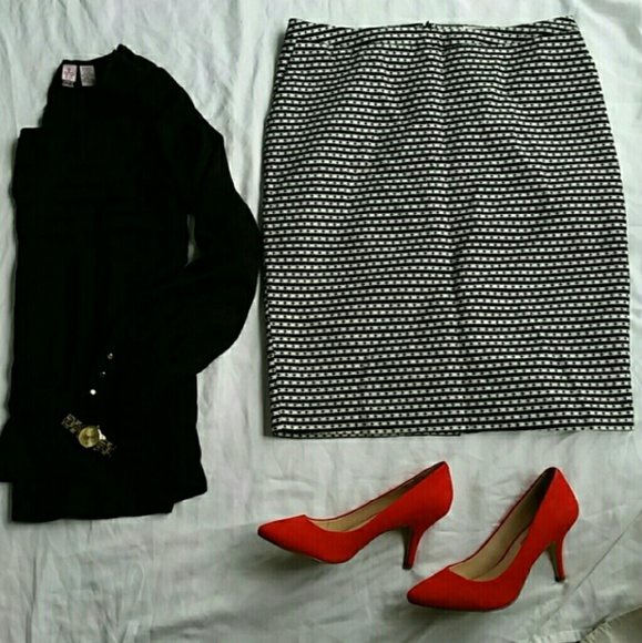 ❌ SOLD Knee Length Pencil Skirt