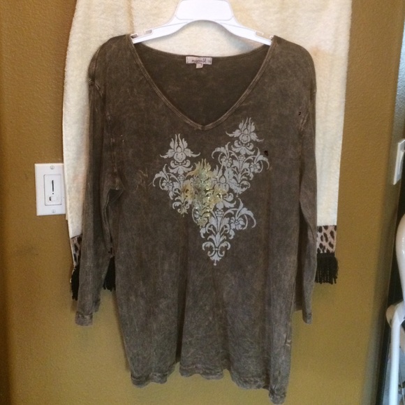 ONE WORLD Tops - Really cute long sleeve TShirt