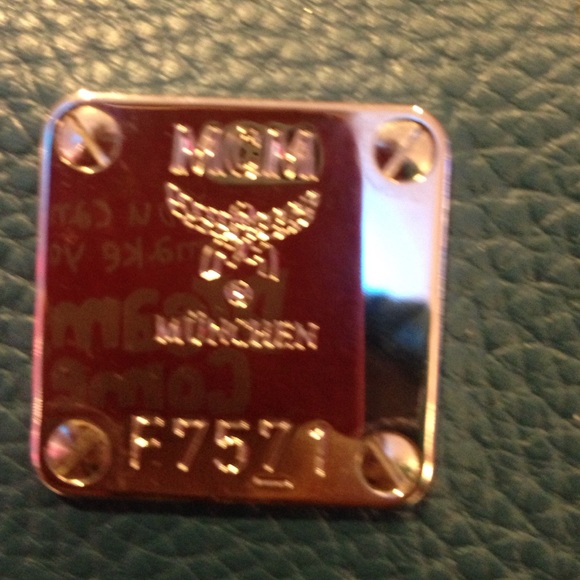 McM dufull - Picture 2 of 4