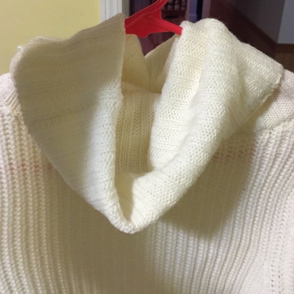 turtle neck sweater - Picture 2 of 2