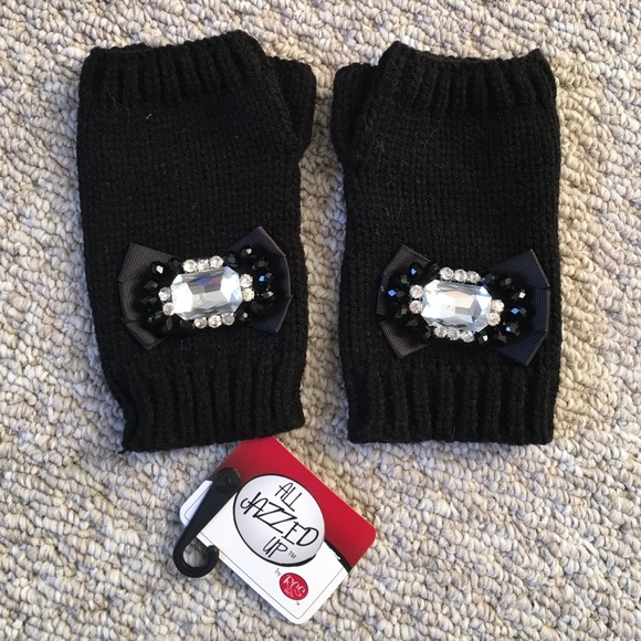 NWT Black fingerless gloves
