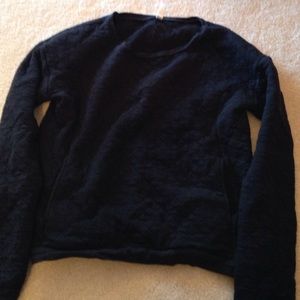 Black patterned sweatshirt w pockets