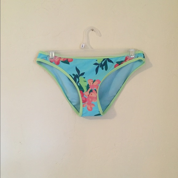 AERIE BIKINI BUNDLE - Picture 3 of 4