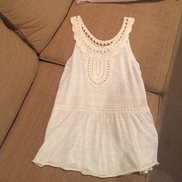 SALE! BR LINEN CROCHET TANK SIZE SMALL