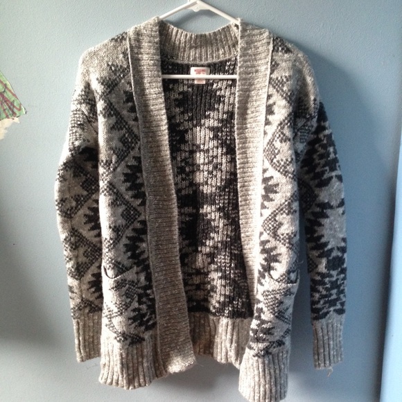 Grey Patterned Sweater 🔳 - Picture 1 of 3