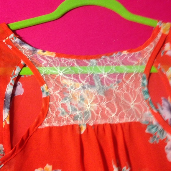 Top - Picture 2 of 2