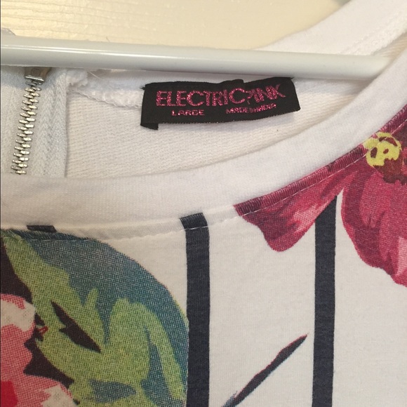 Electric Pink light weight sweater - Picture 2 of 3