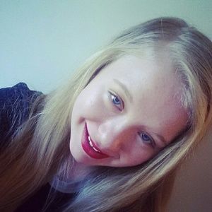 Meet your Posher, Chloe